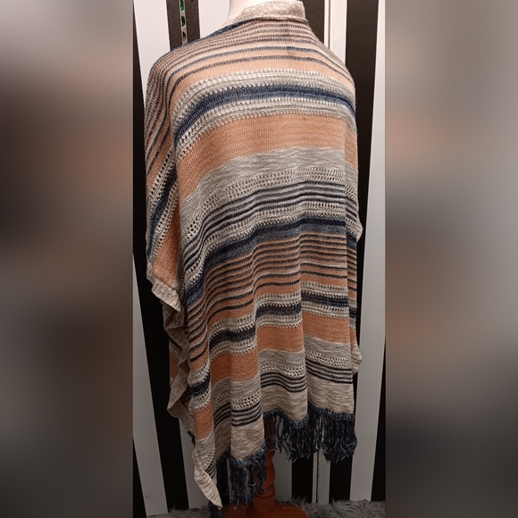 Woven fringed kimono - Picture 5 of 9